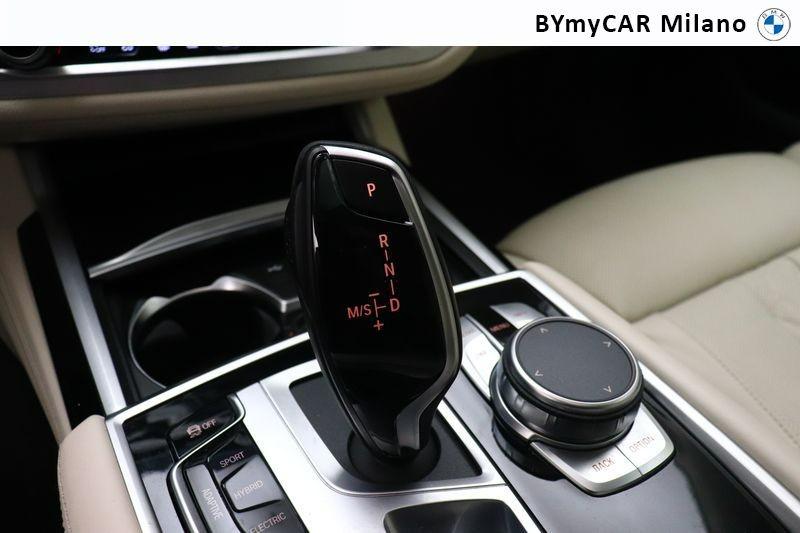 BMW Serie 7 745e auto